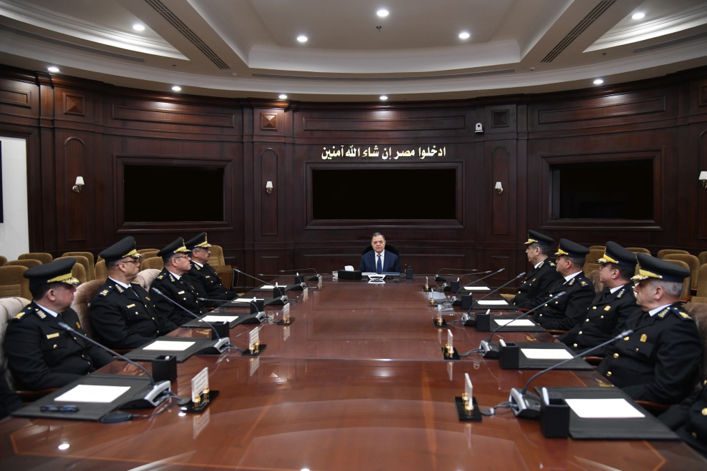 وزير الداخلية يترأس اجتماعًا لقيادات الأمن لمتابعة خطط تأمين احتفالات المواطنين بعيد الفطر&nbsp;