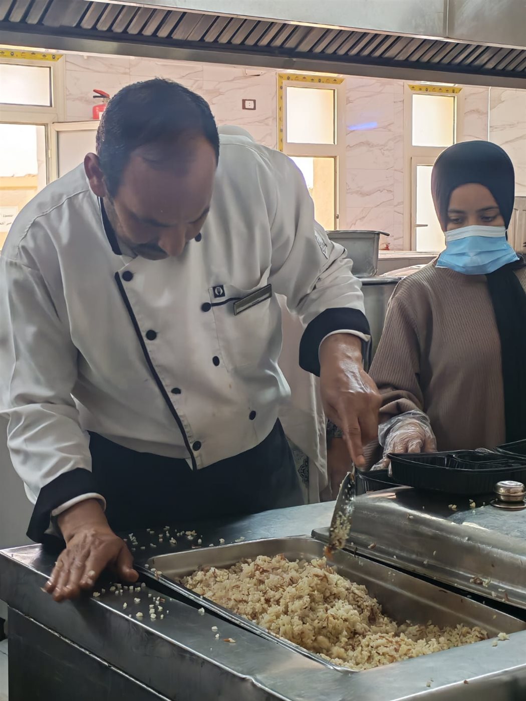 جانب من أعمال مطبخ المصرية،فيتو