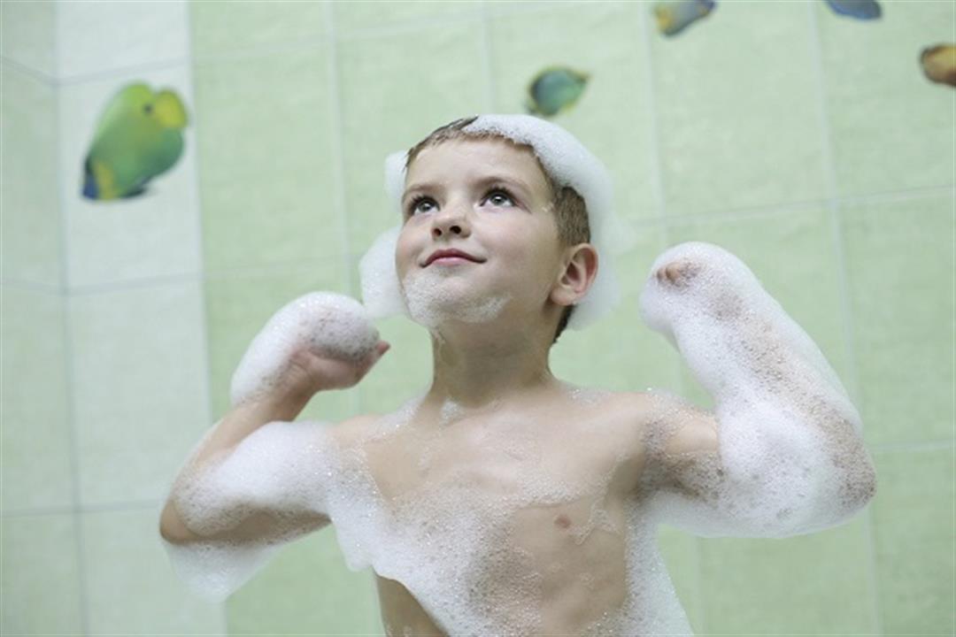 5 مخاطر لقلة استحمام الأطفال باستمرار&nbsp;