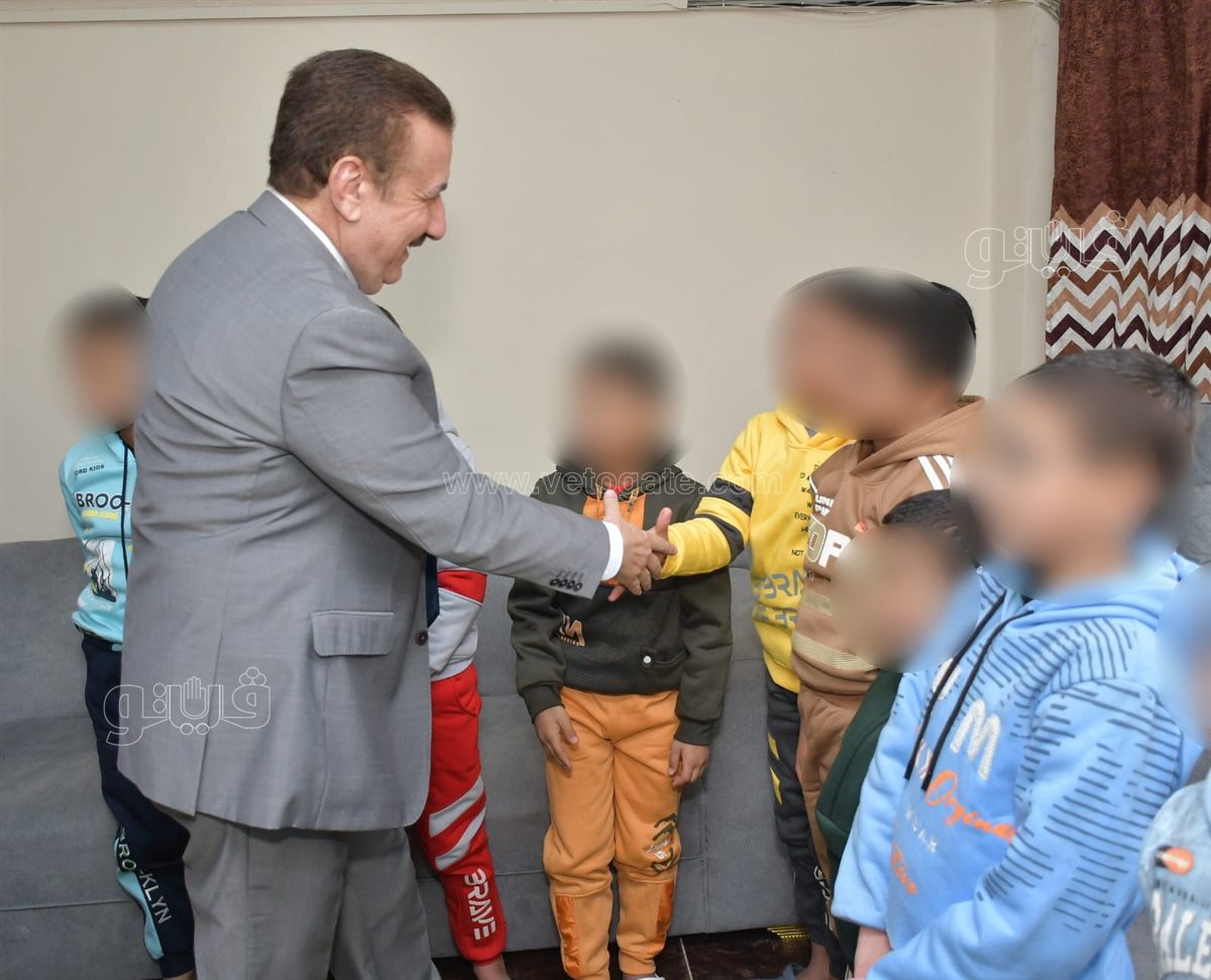 محافظ بورسعيد يقدم العيدية لأطفال الدار، ڤيتو