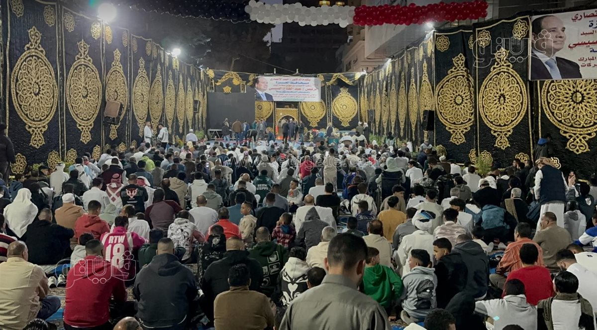 الأطفال يتصدرون المشهد بمسجدي مصطفي محمود والحاكم بأمر الله قبل صلاة العيد (1)