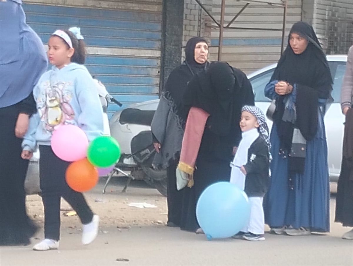الأطفال وشراء البابونات، فيتو