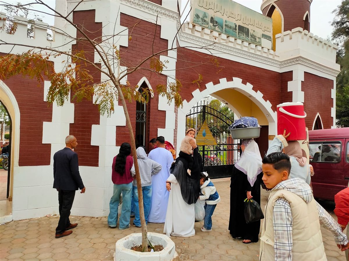 اقبال علي حدائق القناطر الخيرية، فيتو&nbsp;