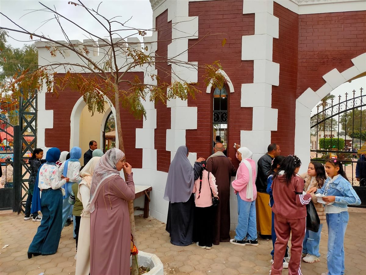 اقبال علي حدائق القناطر الخيرية، فيتو&nbsp;