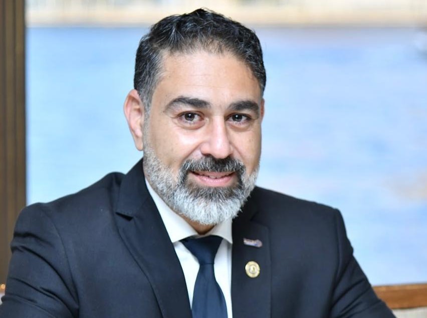 أحمد نبيل، فيتو