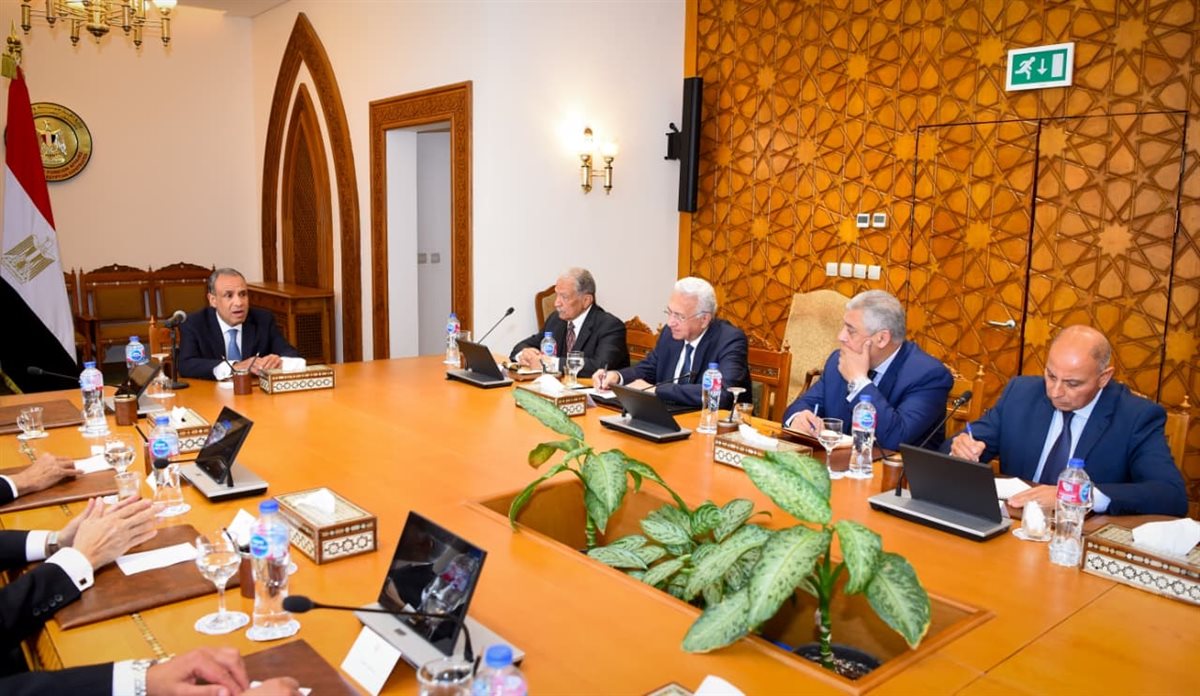 لقاء وزير الخارجية بمجموعة من السفراء المتقاعدين