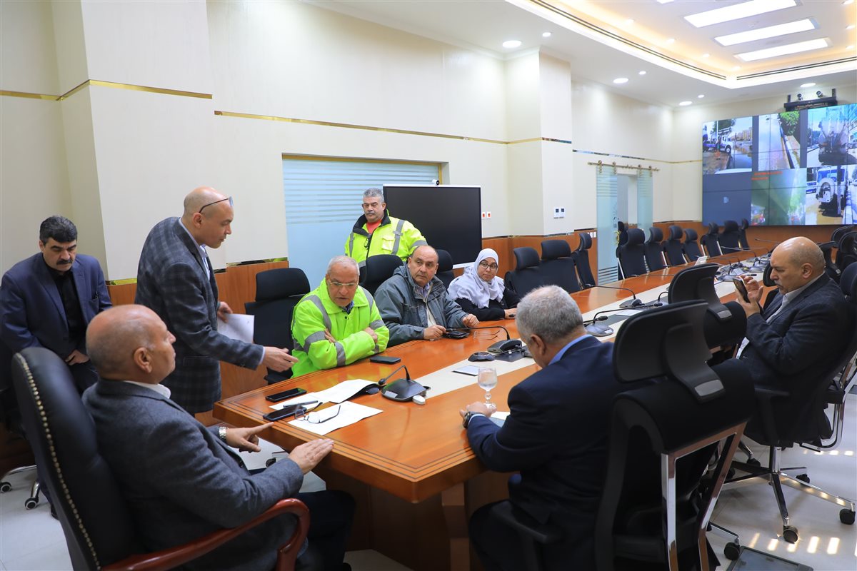 محافظ القاهرة يتابع عمليات رفع تراكمات مياه الأمطار من الشوارع