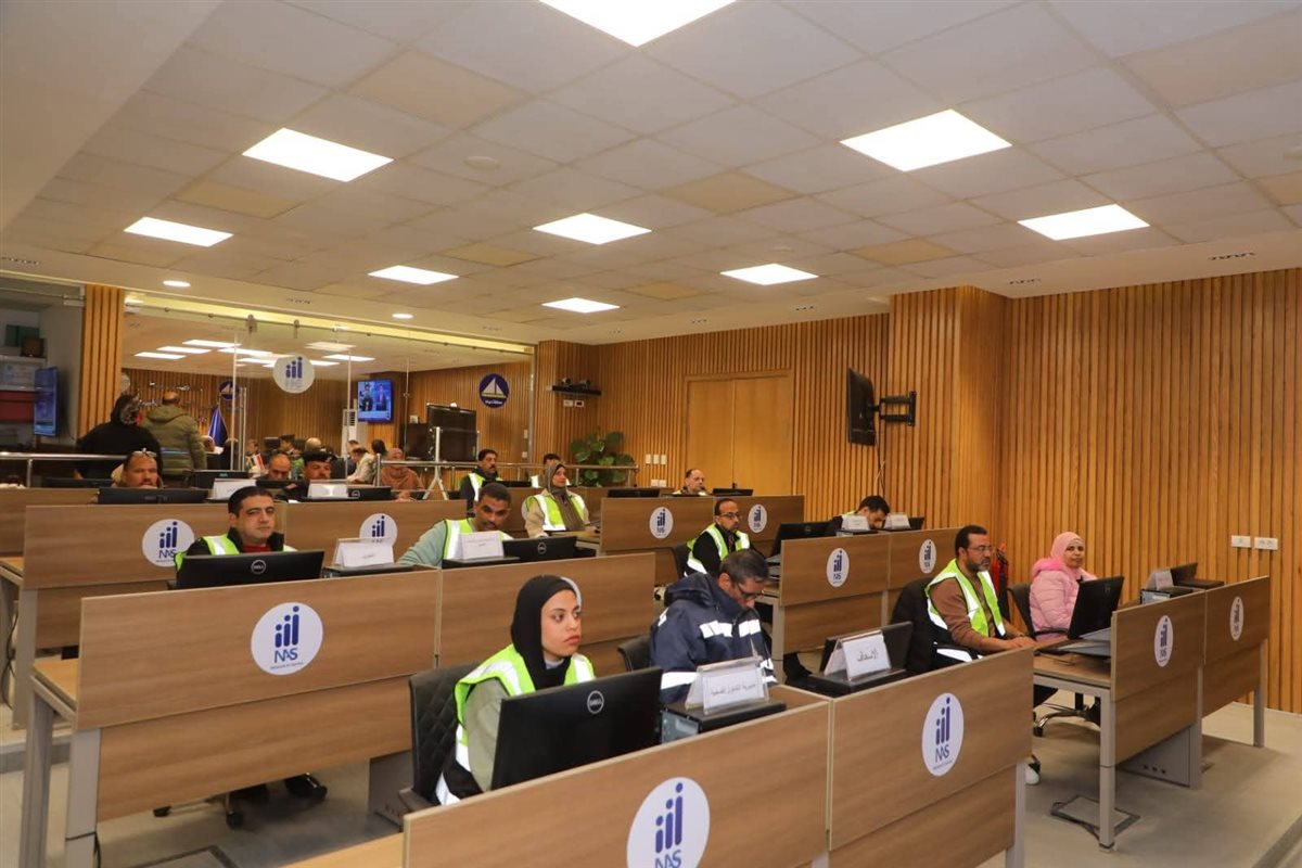 غرفة العمليات المنعقدة بمركز سيطرة الشبكة الوطنية للطوارئ والسلامة العامة