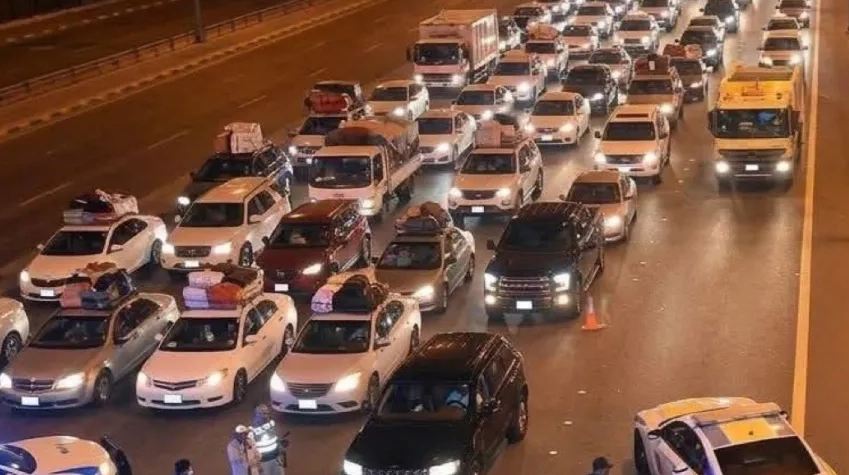 صورة تزعم نزوح الكويتيين إلى السعودية، فيتو