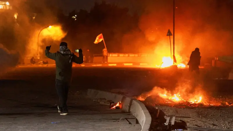 فصائل مسلحة عراقية تتجه نحو السفارة الأمريكية في بغداد عقب اغتيال المرشد الإيراني الأعلى الراحل علي خامنئي