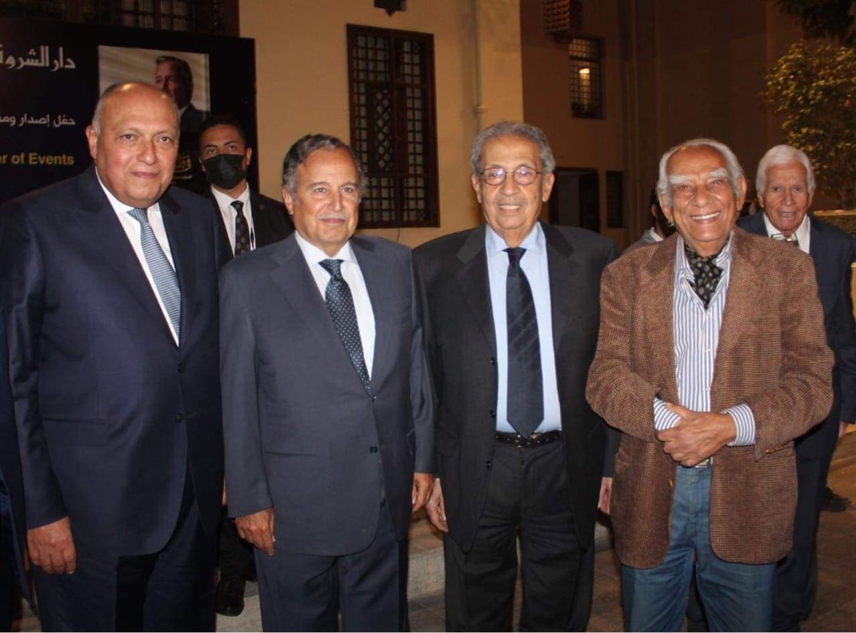 لخص الأمين العام الأسبق لجامعة الدول العربية علاقته بالسفير نبيل فهمي قائلا: والده كان أستاذى، وهو كان تلميذى ثم زميلى، ثم وزيرى