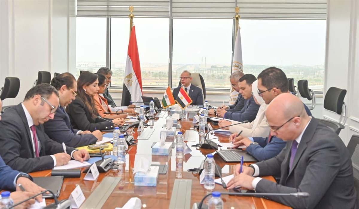 وزير الاستثمار يبحث مع السفير الهندي بالقاهرة