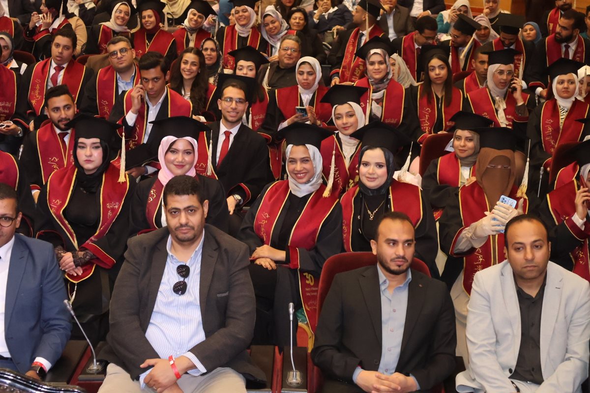 محافظ سوهاج ورئيس الجامعة يشهدان حفل تخرج الدفعة 30 طب بشري