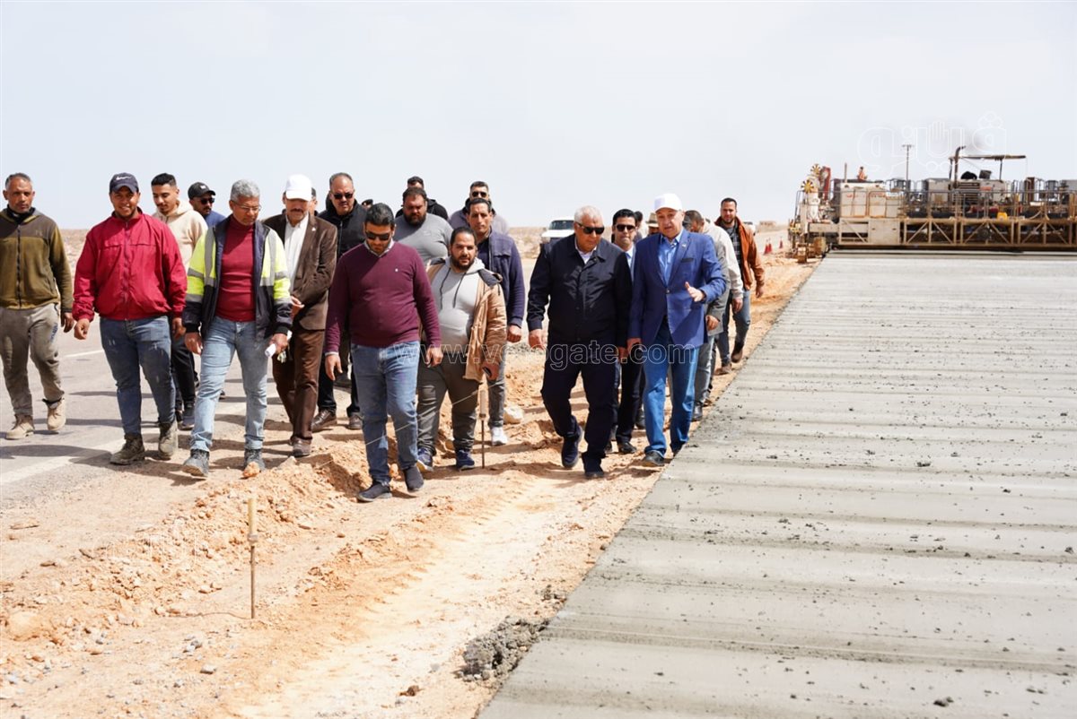 محافظ مطروح يوجه بتشغيل النصف الخرسانى لطريق سيوة&nbsp;