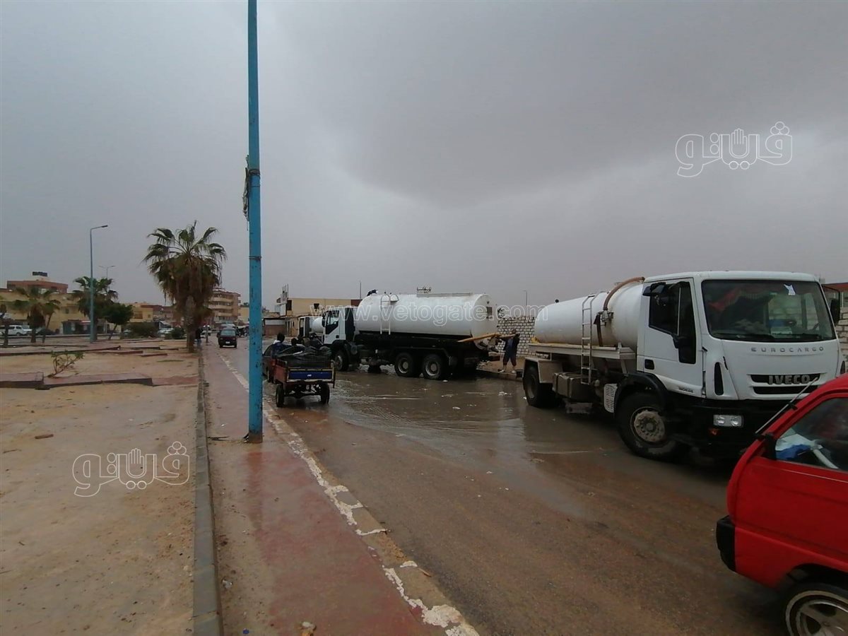 رفع مياه الأمطار وضمان سيولة المرور بمطروح