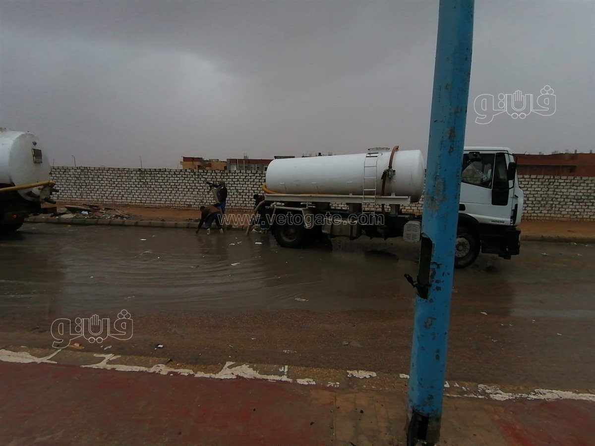 رفع مياه الأمطار وضمان سيولة المرور بمطروح