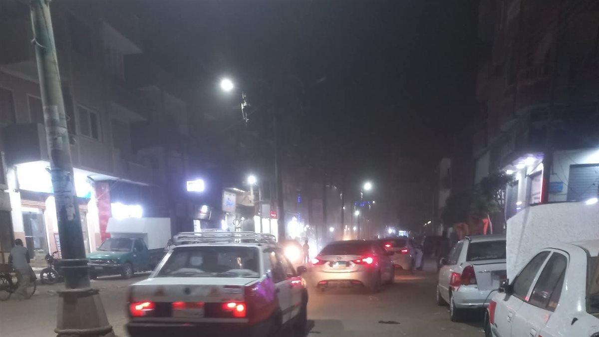 عاصفة ترابية قوية ورياح مثيرة للأتربة تضرب المنيا الآن بقوة