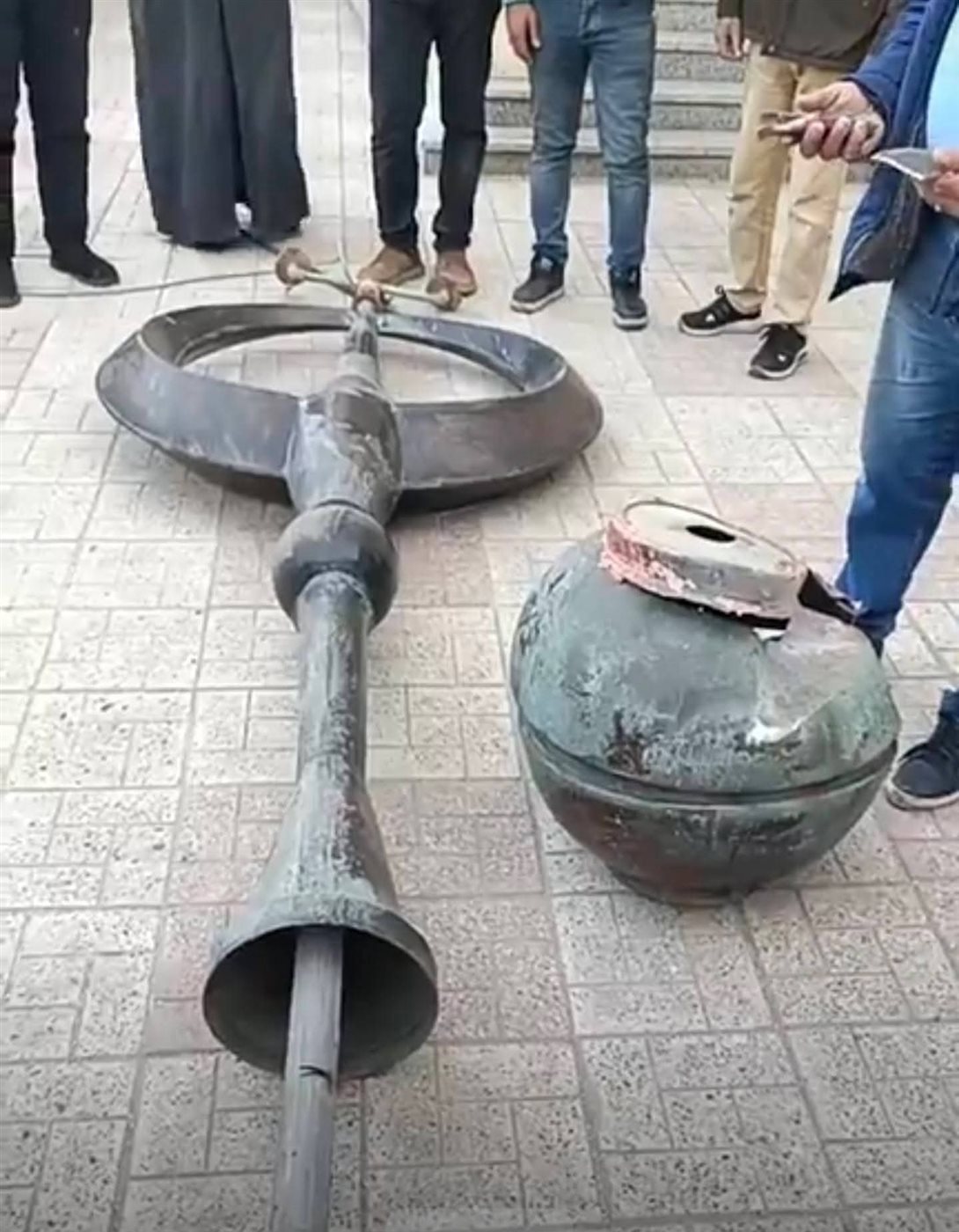 السيطرة على ميل مأذنة مسجد البحر بدمياط