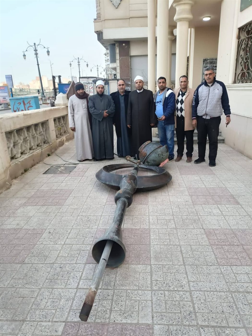 السيطرة على ميل مأذنة مسجد البحر بدمياط