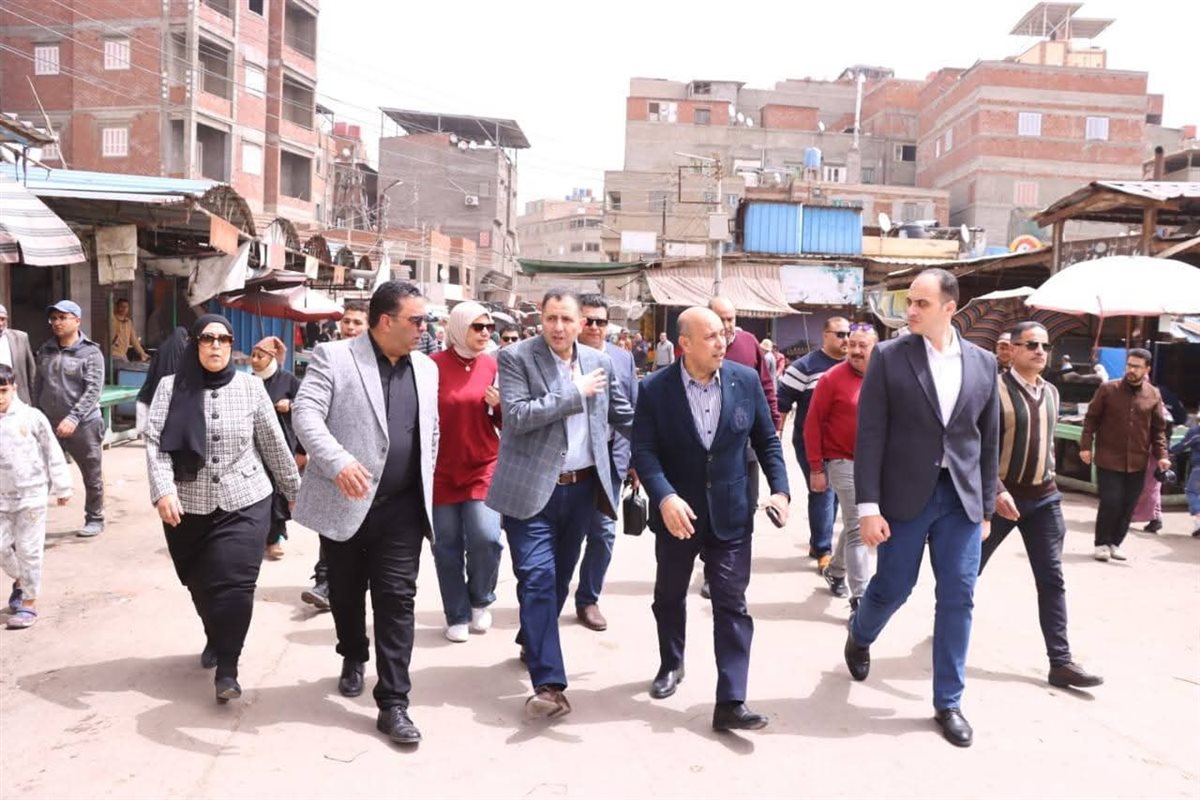 محافظ دمياط يتفقد سوق السمك بعزبة البرج