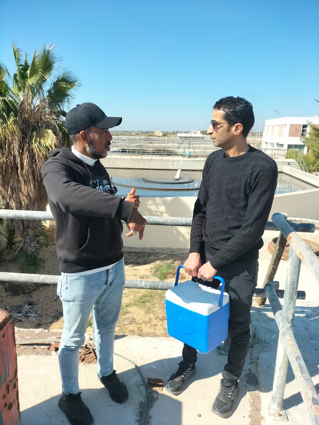 جانب من إجراء سحب العينات،فيتو