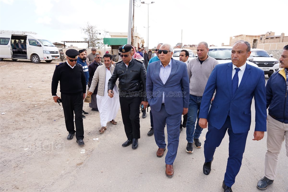 محمد الزملوط يتفقد الحالة المرورية بمدخل مدينة مرسى مطروح
