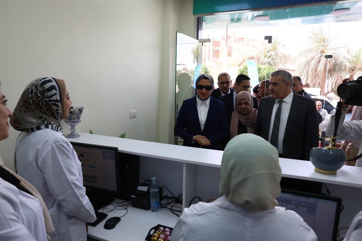 محافظ الوادى الجديد تفتتح صيدلية الإسعاف