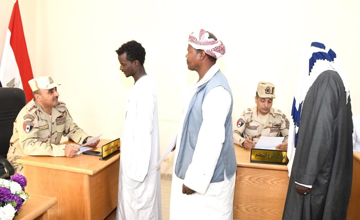 القوات المسلحة تدفع عدد من اللجان لإنهاء المواقف التجنيدية للمواطنين بالمناطق الحدودية