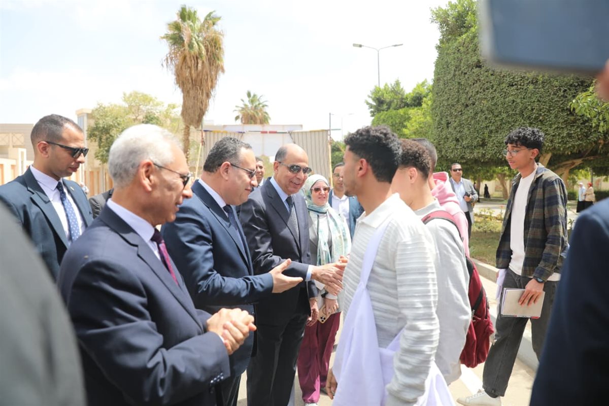 وزير التعليم العالي يفتتح عددًا من المشروعات الخدمية بجامعة المنيا&nbsp;