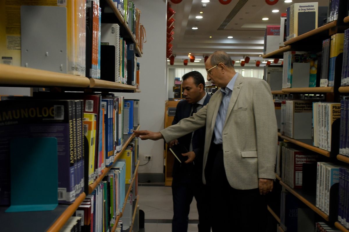 اختيار الدكتور صلاح حجازي مدير المكتبة المركزية بالجامعة الالمانية&nbsp;