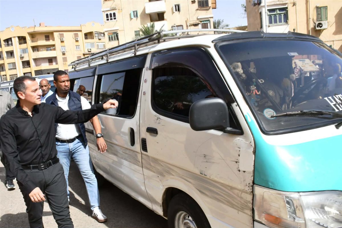 الدفع بسيارات سيرفيس إضافية لنقل طلاب الجامعة فى اسوان