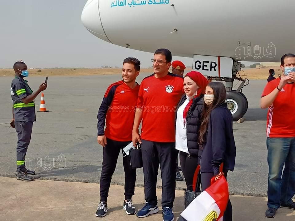 بالأعلام المصرية.. وصول الجماهير لمطار الكاميرون لتشجيع المنتخب أمام نيجيريا4