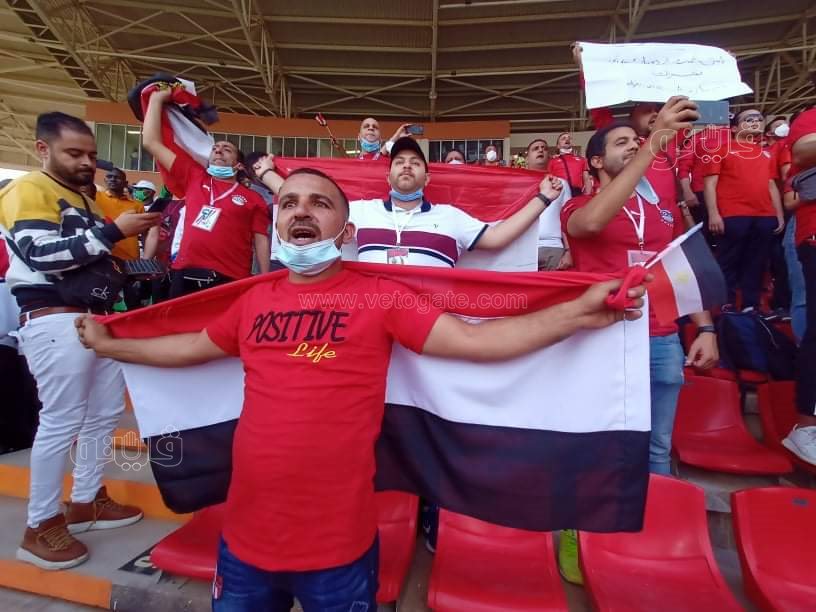 تشجيع المنتخب أمام نيجيريا (1)