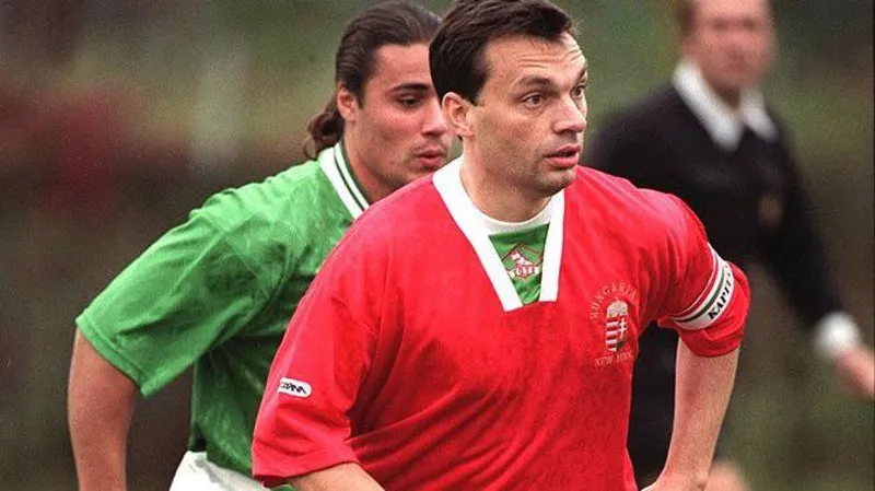 &nbsp;كان أوربان من عشاق كرة القدم، ويظهر هنا وهو يلعب في عام 1998