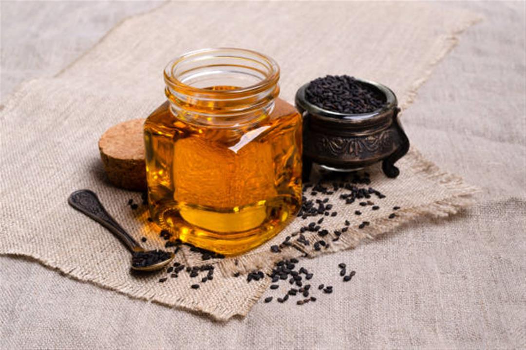 فوائد حبة البركة مع عسل النحل
