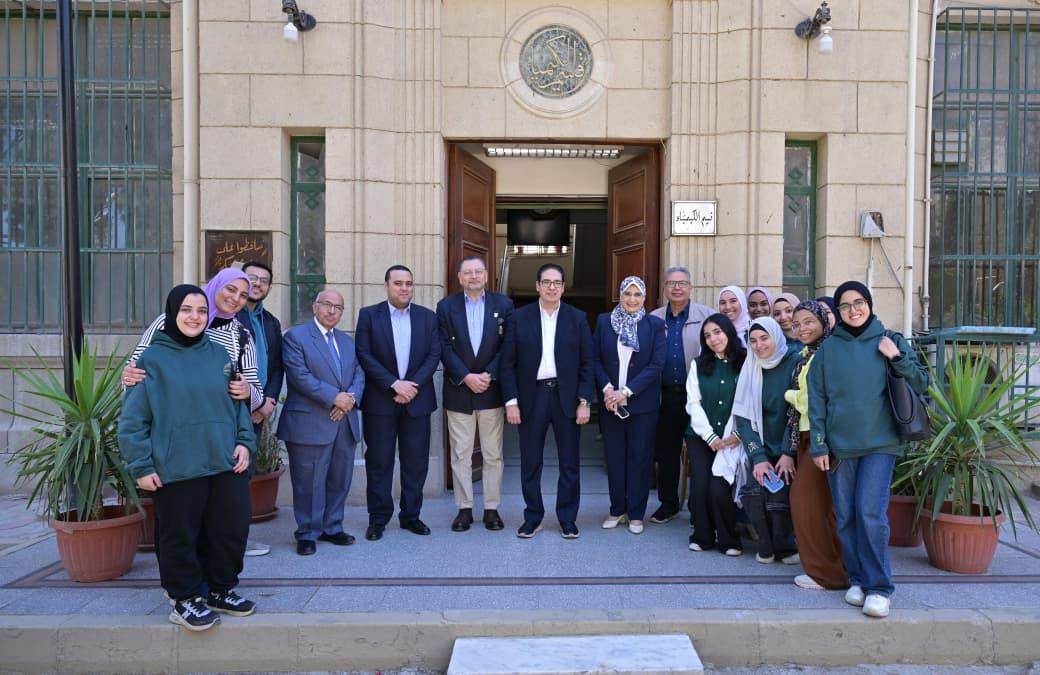 رئيس جامعة القاهرة يتفقد الكليات لمتابعة ترشيد استهلاك الطاقة