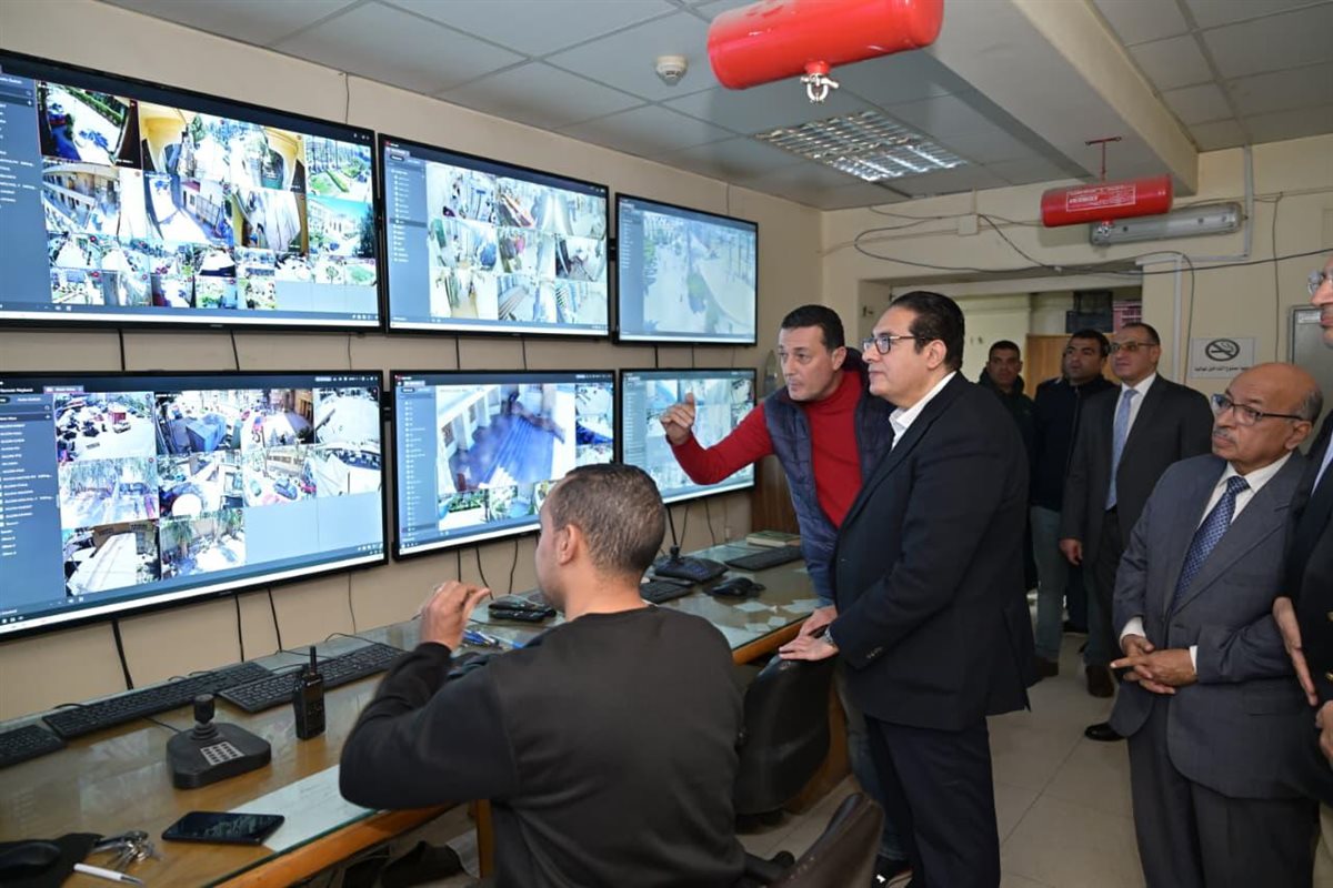رئيس جامعة القاهرة يتفقد الكليات لمتابعة ترشيد استهلاك الطاقة