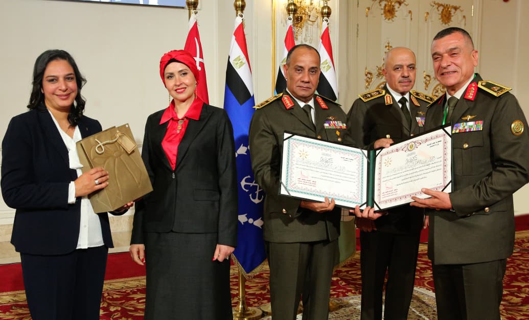 &nbsp;وزير الدفاع يشهد تكريم عدد من قادة القوات المسلحة