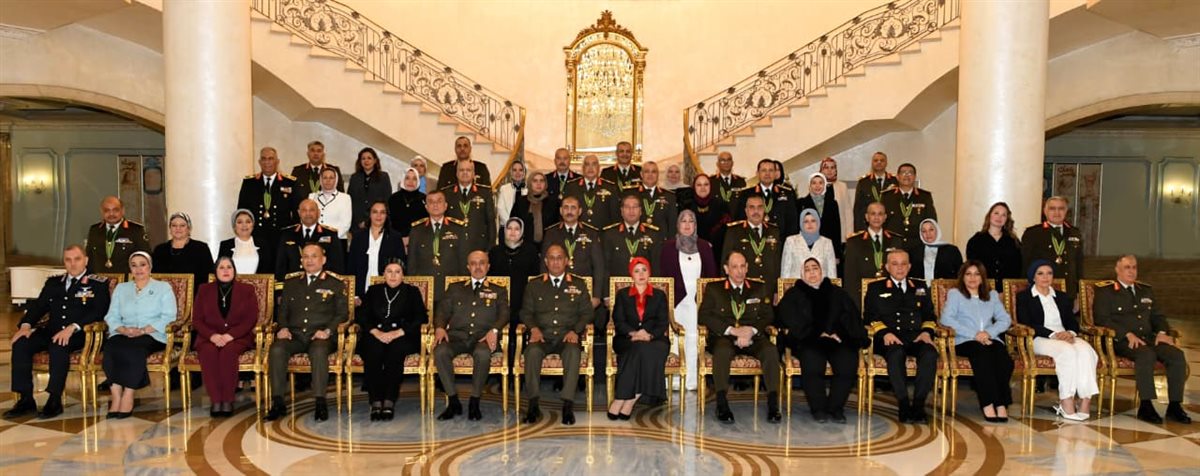 &nbsp;وزير الدفاع يشهد تكريم عدد من قادة القوات المسلحة