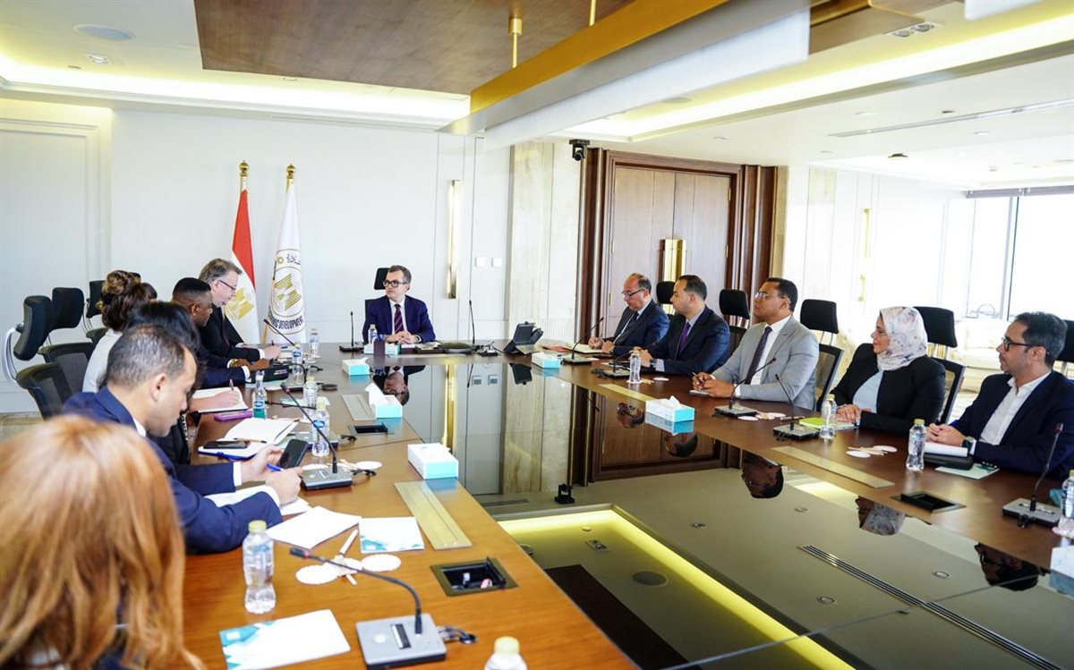 اجتماع وزير التخطيط والتنمية الاقتصادية مع حسن رداد وزير العمل