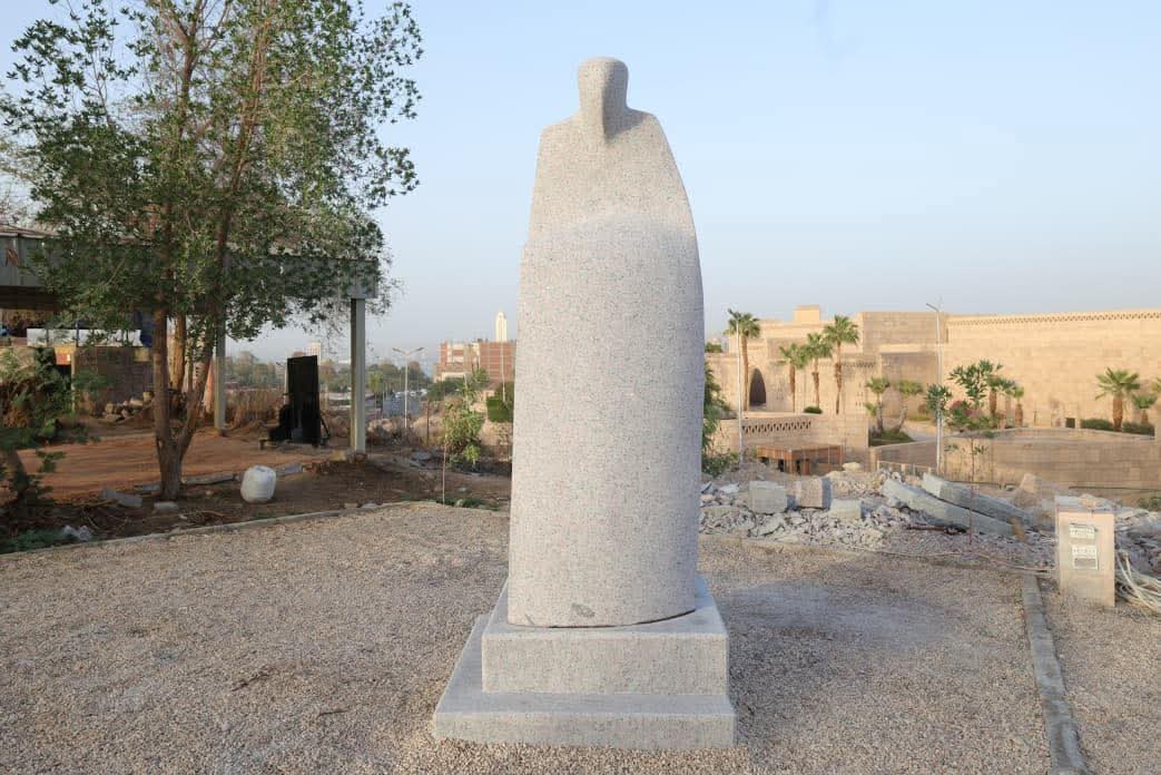 أعمال فنية من سبموزيوم أسوان بميادين السويس