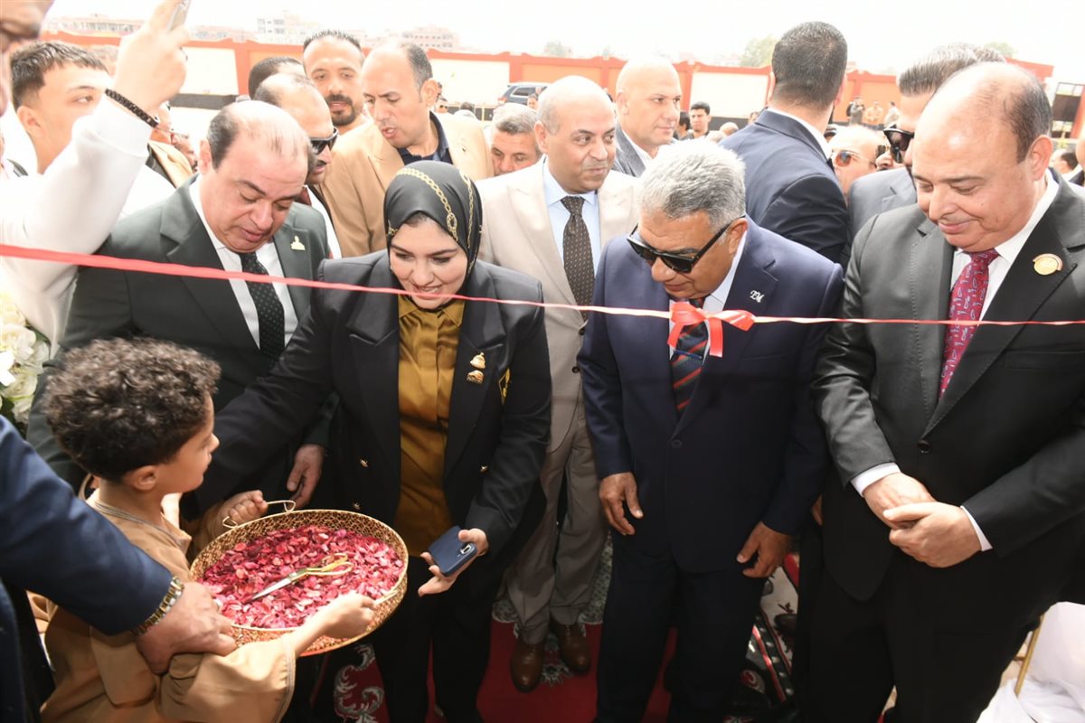 محافظ الدقهلية يفتتح مدرسة محمود نبيه الرسمية المتميزة للغات بمدينة الكردي