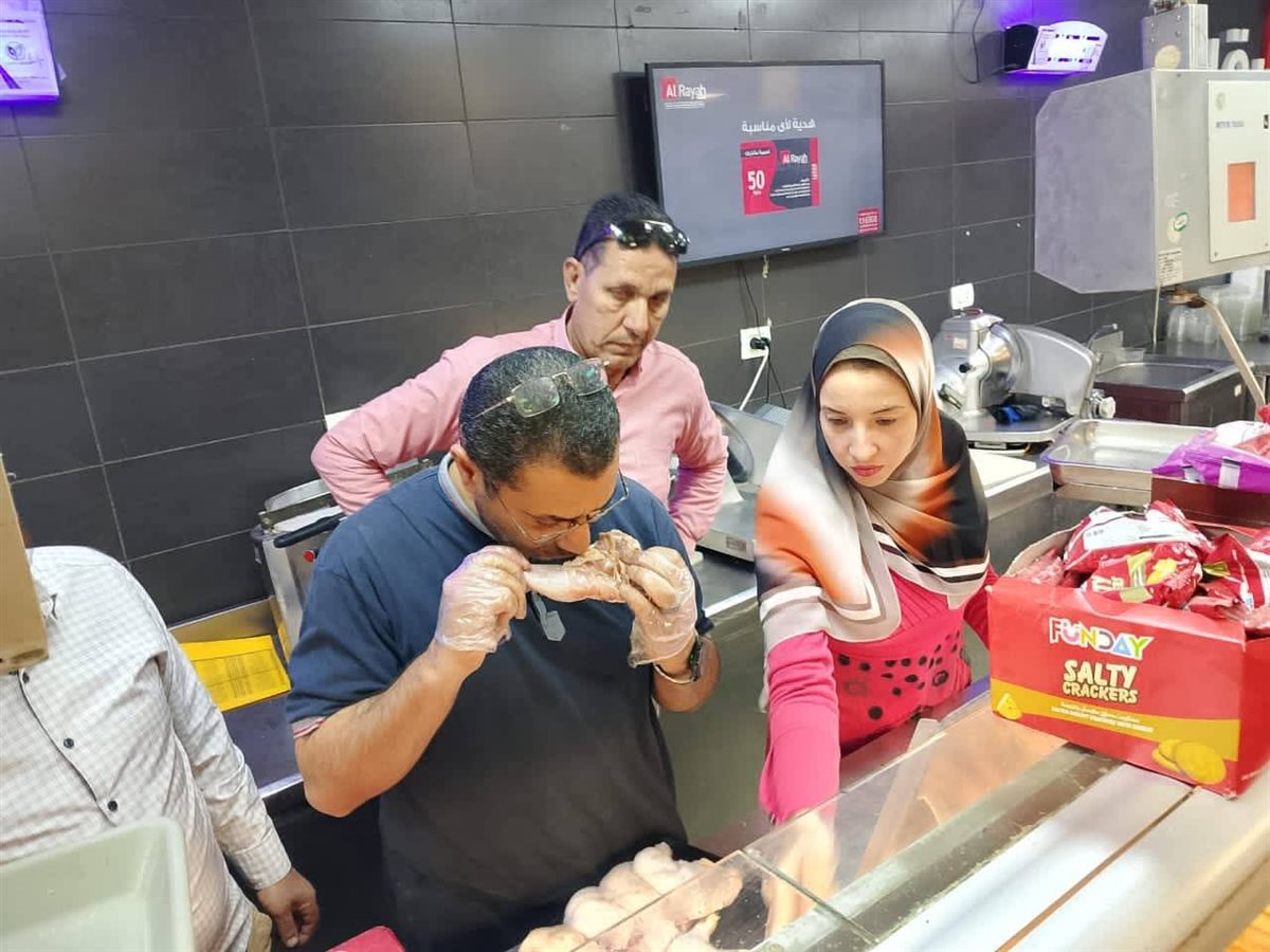 2 طن ألبان فاسدة و22 مخالفة في سمالوط, حملة مكبرة تضبط الأسواق بالمنيا
