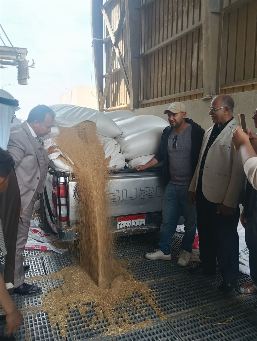 جانب من بدء أعمال التوريد،فيتو