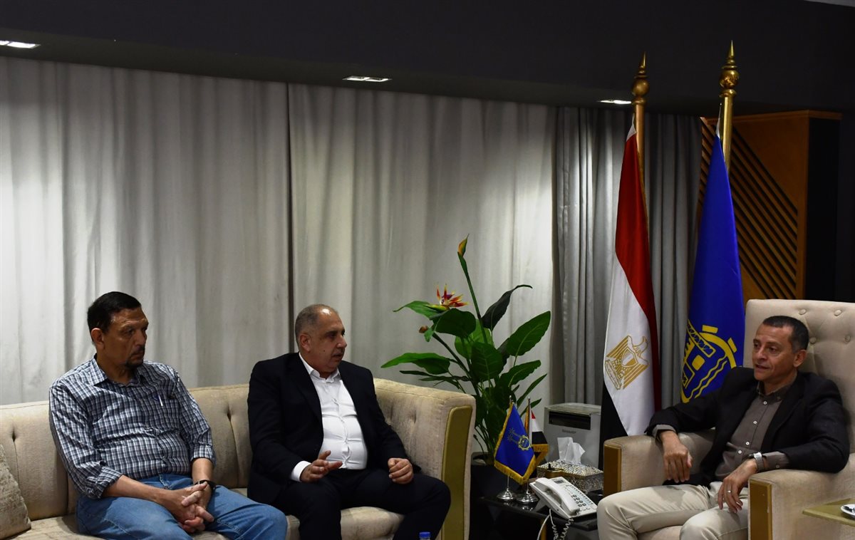 محافظ أسوان يلتقى بوفد النقل النهرى&nbsp;