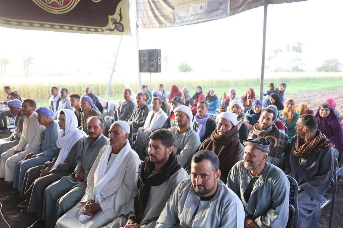 محافظ المنيا يكرّم مزارعي القمح ببني حكم في &nbsp;سمالوط