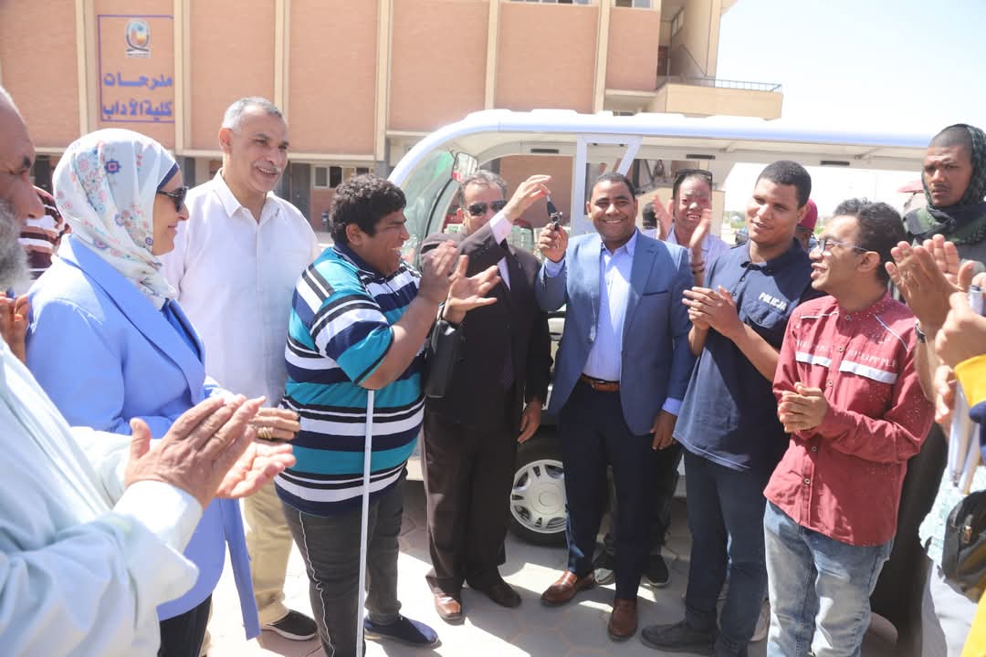 بدء تشغيل حافلة كهربائية لذوي الهمم بجامعة قنا&nbsp;