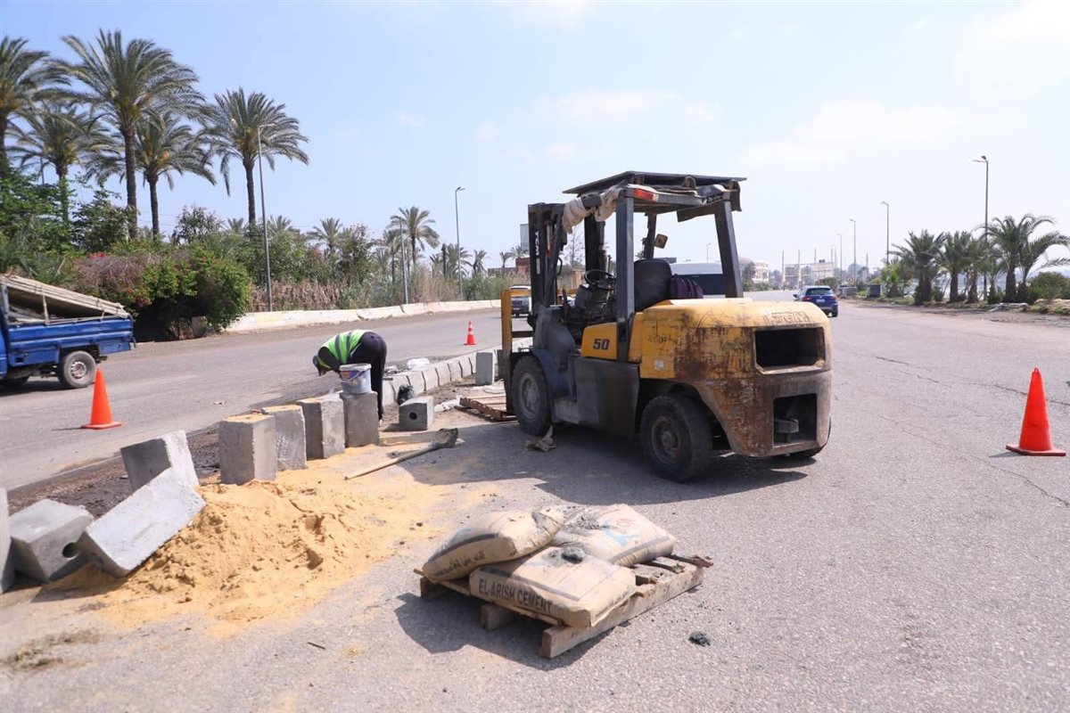 محافظ دمياط يتفقد اعمال تطوير الطريق الشرقي برأس البر