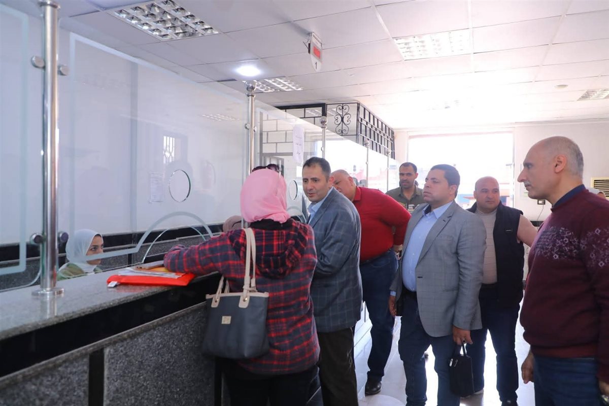 محافظ دمياط يفاجئ المركز التكنولوجي برأس البر ويوجه بسرعة إنجاز طلبات المواطنين