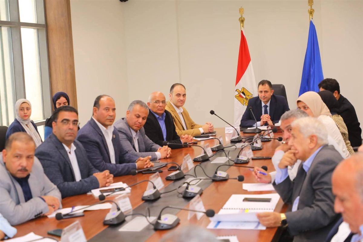 محافظ دمياط يجتمع لمتابعة مستجدات الموقف التنفيذي لمشروع تطوير وازدواج طريق دمياط/ عزبة البرج.&nbsp;